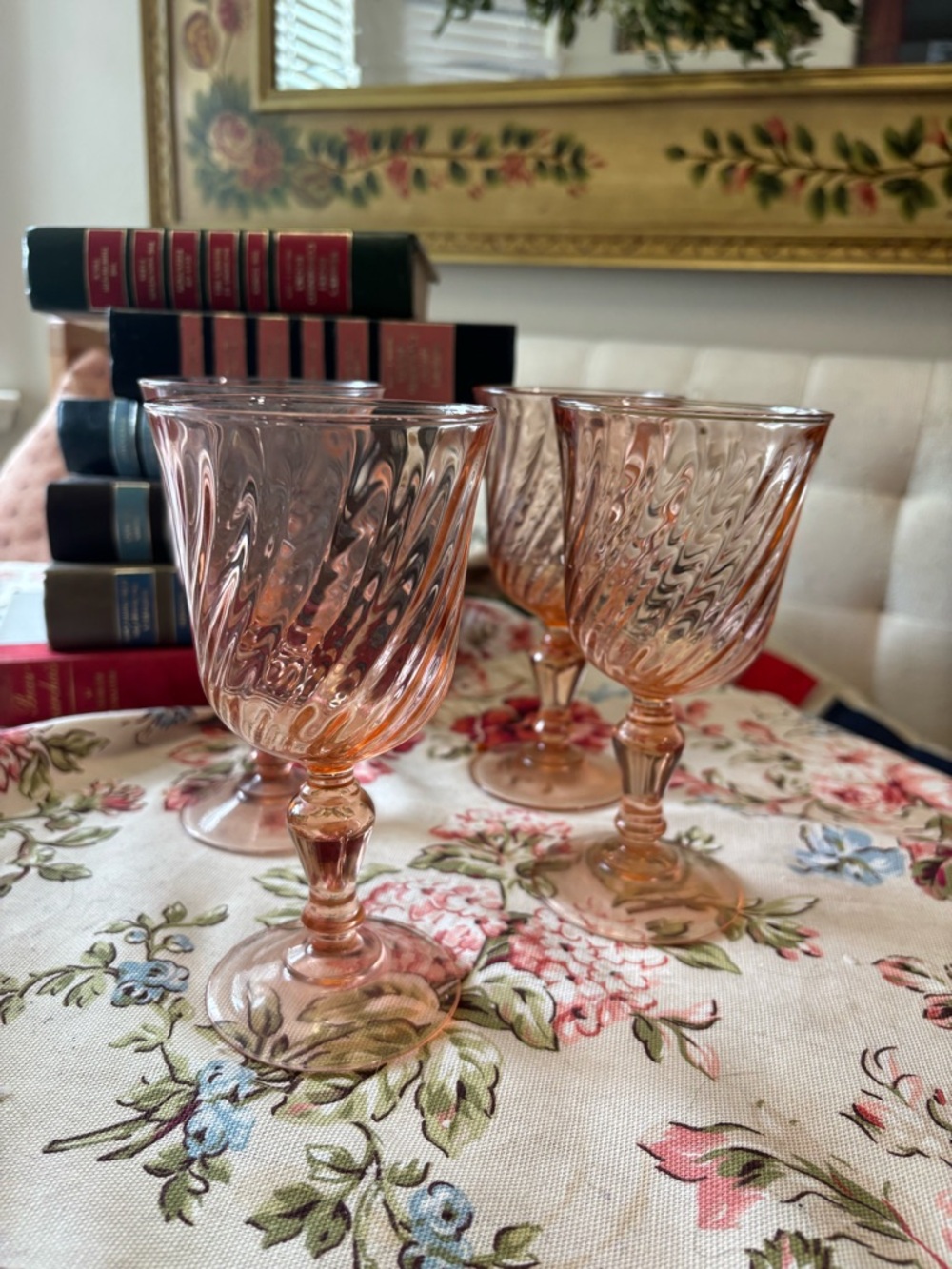 Vintage-Inspired Pink Swirl Glass Goblets - Set of 4
